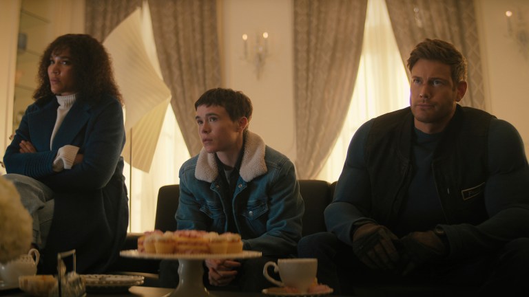 Emmy Raver-Lampman as Allison Hargreeves, Elliot Page as Viktor Hargreeves, Tom Hopper as Luther Hargreeves in episode 403 of The Umbrella Academy